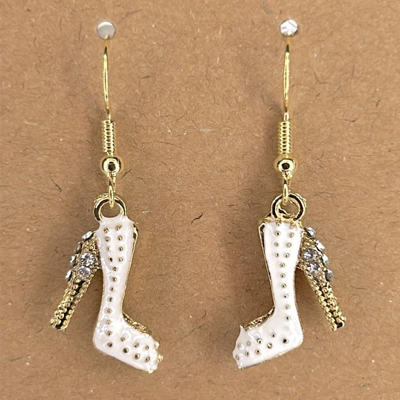 18k Gold Platted Hook Cute High Heel Dangle Earrings Elegant - Picture 1 of 2